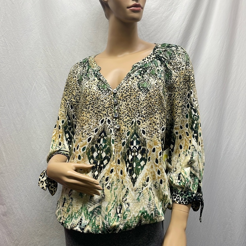 Fig and flower Pullover Print 3/4 Sleeve Top NWT